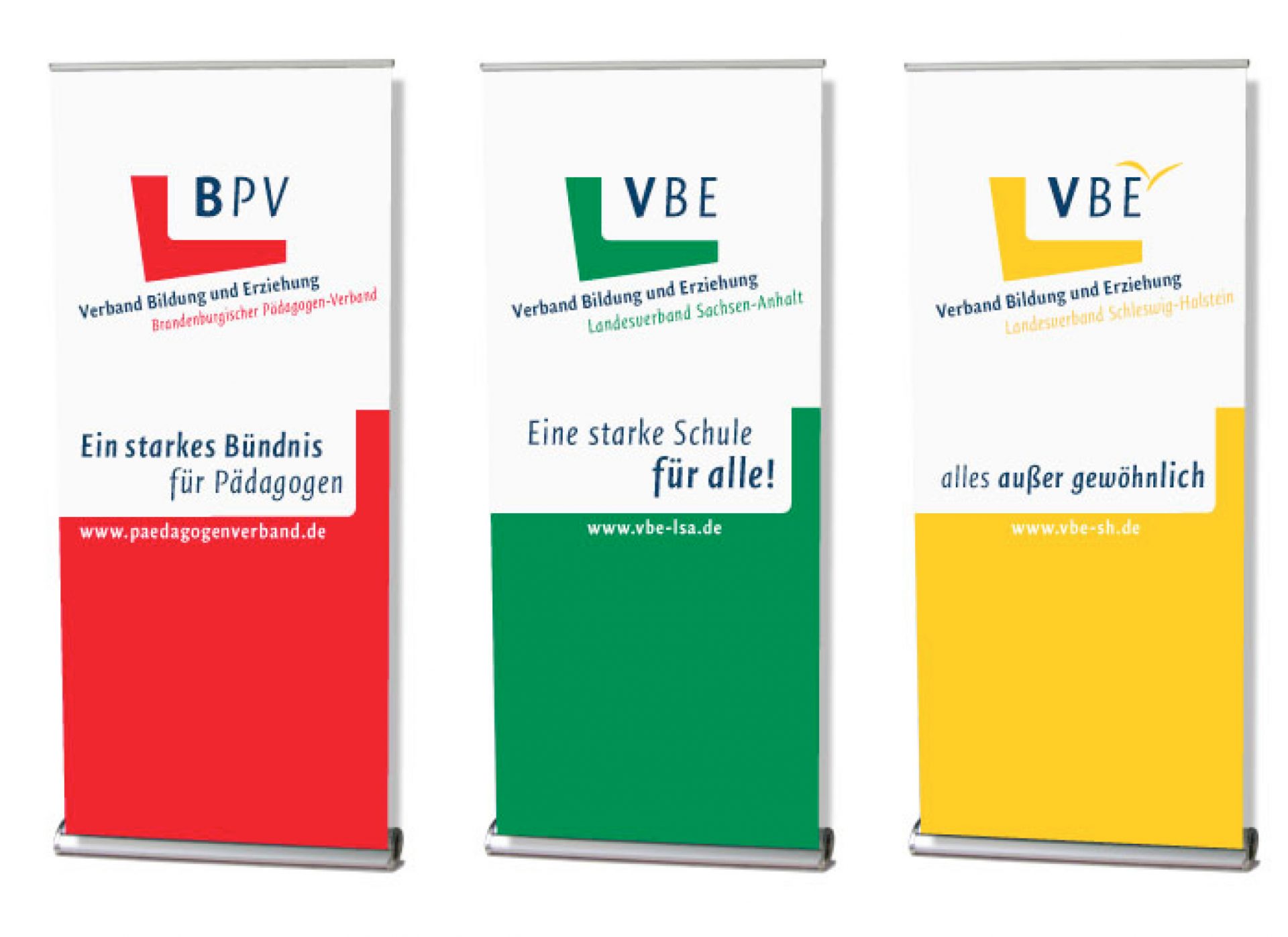 Gemeinsames Corporate Design auf Roll-Up-Bannern - Typoly